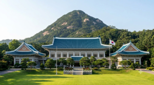청와대 본관 전경과 북악산 배경 - 고국천왕의 고구려 중앙집권화와 권력의 중심을 상징하는 대표 이미지